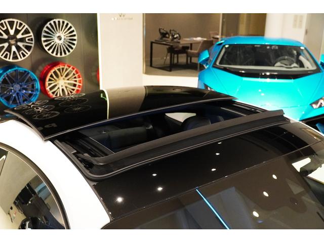９１１ ９１１カレラＧＴＳ　スポーツクロノパッケージ　スポーツデザインパッケージ　電動ガラスサンルーフ　イオナイザー　エクスクルーシブデザインテールライト　全周囲カメラ　シートヒーター　ガラスルーフ（4枚目）