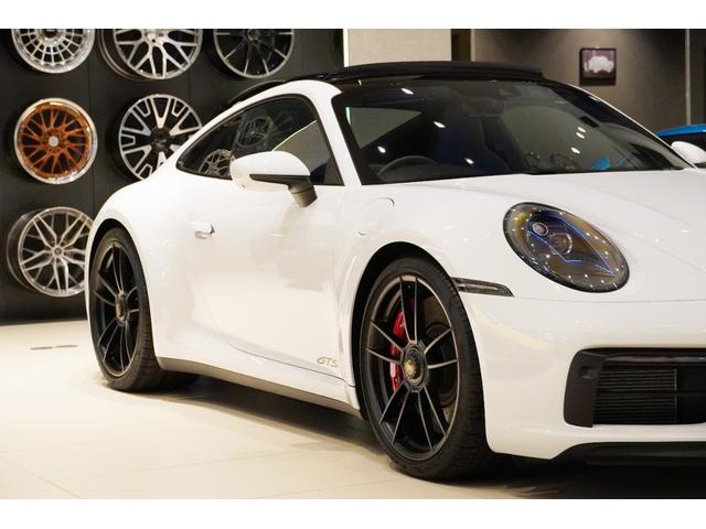 ９１１ ９１１カレラＧＴＳ　スポーツクロノパッケージ　スポーツデザインパッケージ　電動ガラスサンルーフ　イオナイザー　エクスクルーシブデザインテールライト　全周囲カメラ　シートヒーター　ガラスルーフ（5枚目）