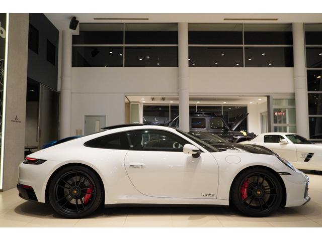 ９１１ ９１１カレラＧＴＳ　スポーツクロノパッケージ　スポーツデザインパッケージ　電動ガラスサンルーフ　イオナイザー　エクスクルーシブデザインテールライト　全周囲カメラ　シートヒーター　ガラスルーフ（6枚目）