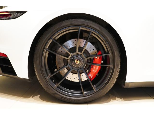 ９１１ ９１１カレラＧＴＳ　スポーツクロノパッケージ　スポーツデザインパッケージ　電動ガラスサンルーフ　イオナイザー　エクスクルーシブデザインテールライト　全周囲カメラ　シートヒーター　ガラスルーフ（8枚目）