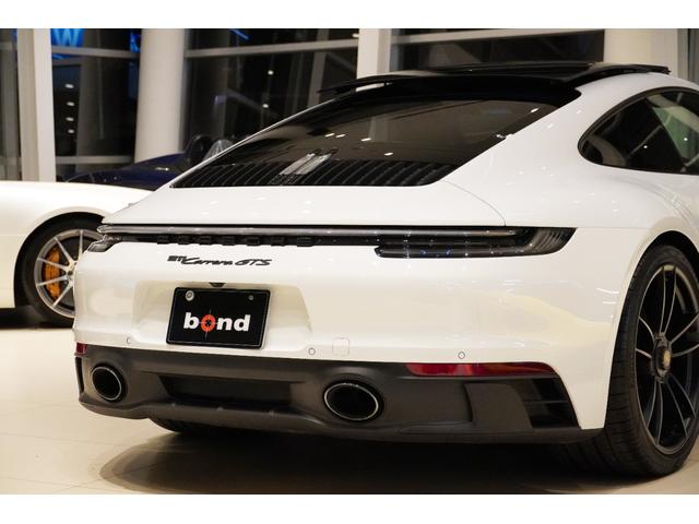 ９１１ ９１１カレラＧＴＳ　スポーツクロノパッケージ　スポーツデザインパッケージ　電動ガラスサンルーフ　イオナイザー　エクスクルーシブデザインテールライト　全周囲カメラ　シートヒーター　ガラスルーフ（11枚目）