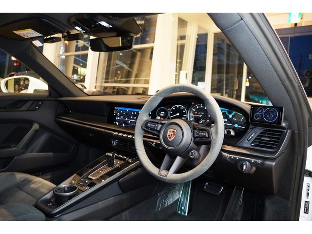 ９１１ ９１１カレラＧＴＳ　スポーツクロノパッケージ　スポーツデザインパッケージ　電動ガラスサンルーフ　イオナイザー　エクスクルーシブデザインテールライト　全周囲カメラ　シートヒーター　ガラスルーフ（13枚目）