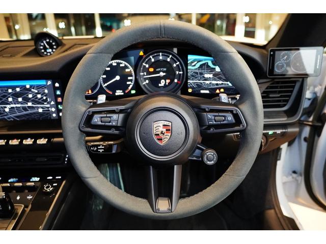 ９１１ ９１１カレラＧＴＳ　スポーツクロノパッケージ　スポーツデザインパッケージ　電動ガラスサンルーフ　イオナイザー　エクスクルーシブデザインテールライト　全周囲カメラ　シートヒーター　ガラスルーフ（14枚目）