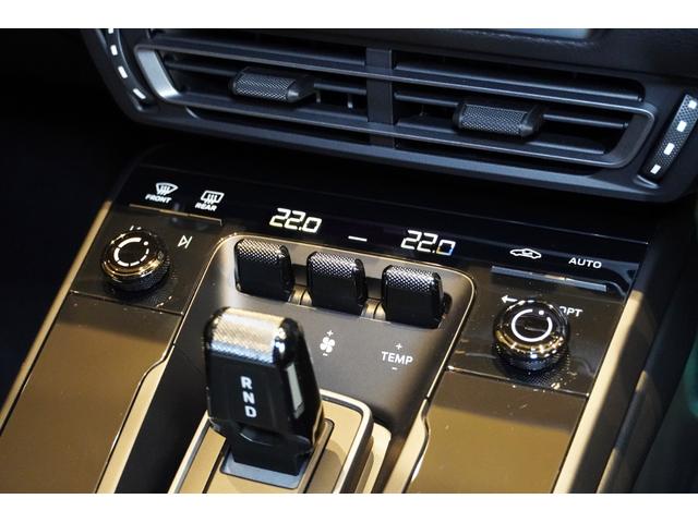 ９１１ ９１１カレラＧＴＳ　スポーツクロノパッケージ　スポーツデザインパッケージ　電動ガラスサンルーフ　イオナイザー　エクスクルーシブデザインテールライト　全周囲カメラ　シートヒーター　ガラスルーフ（18枚目）