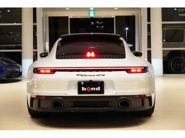 ９１１ ９１１カレラＧＴＳ　スポーツクロノパッケージ　スポーツデザインパッケージ　電動ガラスサンルーフ　イオナイザー　エクスクルーシブデザインテールライト　全周囲カメラ　シートヒーター　ガラスルーフ（39枚目）