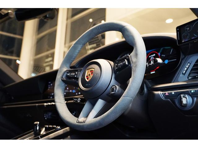 ９１１ ９１１カレラＧＴＳ　スポーツクロノパッケージ　スポーツデザインパッケージ　電動ガラスサンルーフ　イオナイザー　エクスクルーシブデザインテールライト　全周囲カメラ　シートヒーター　ガラスルーフ（52枚目）