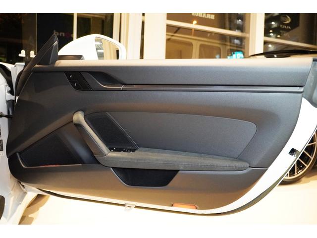 ９１１ ９１１カレラＧＴＳ　スポーツクロノパッケージ　スポーツデザインパッケージ　電動ガラスサンルーフ　イオナイザー　エクスクルーシブデザインテールライト　全周囲カメラ　シートヒーター　ガラスルーフ（64枚目）