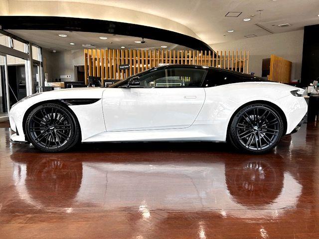 ＤＢ１２ ベースグレード　アダプティブクルーズコントロール　レーンキープアシスト　パーキングアシスト　ドライブレコーダー　ディスプレイオーディオ　パワーシート　シートエアコン　シートヒーター（4枚目）