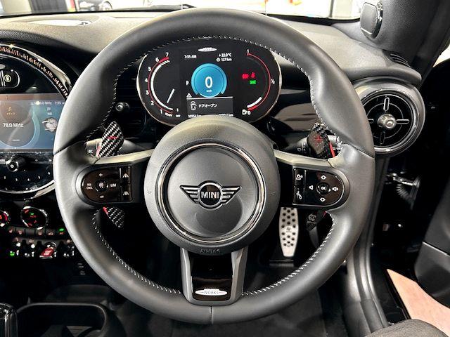 ＭＩＮＩ ジョンクーパーワークス　ジョンクーパーワークストリム　ＡＣＳバンパーグリル・３Ｄデザインカーボンパドル＆ペダル＆フットレスト・ＣＰＭロアレインフォースメント＆フロントメンバーブレース・社外スピーカー（26枚目）