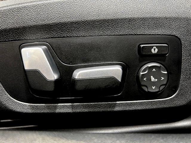 Ｍ４ Ｍ４クーペ　ＢＭＷ　Ｉｎｄｉｖｉｄｕａｌフローズンポルティマオブルー・カーボンファイバーインテリアトリム・ベンチレーション・フルレザーメリノインテリア・パーキングアシストプラス・オートマチックテールゲート（22枚目）