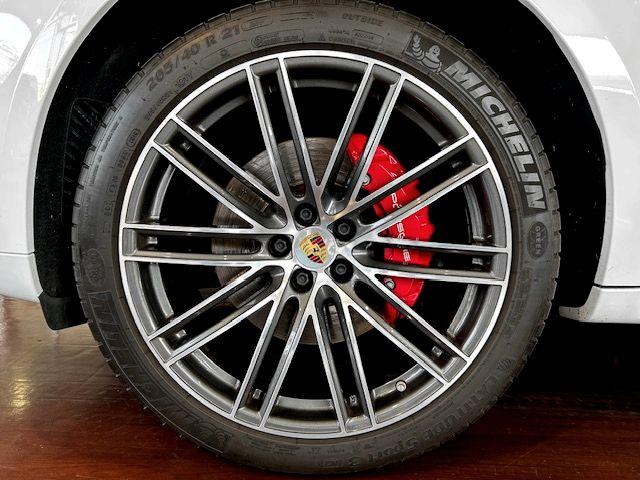 マカン マカンＧＴＳ　スポーツクロノパッケージ　スポーツエグゾースト　パノラマサンルーフ　ＡＣＣ　ＬＣＡ　２１インチＴｕｒｂｏホイール（7枚目）