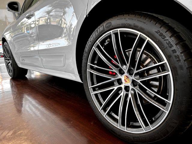 マカン マカンＧＴＳ　スポーツクロノパッケージ　スポーツエグゾースト　パノラマサンルーフ　ＡＣＣ　ＬＣＡ　２１インチＴｕｒｂｏホイール（8枚目）