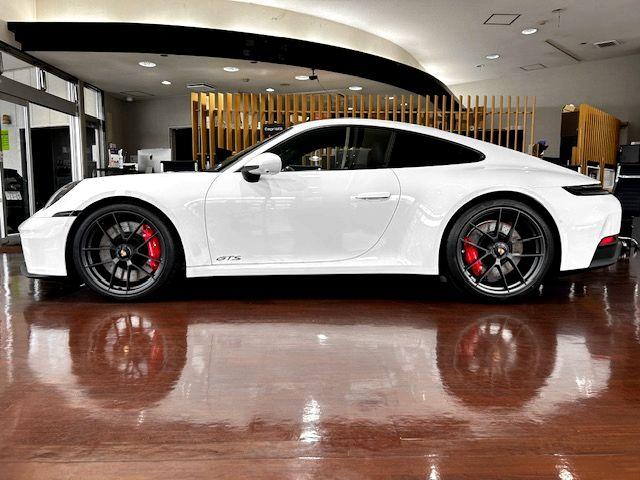 ９１１ カレラＧＴＳ　Ｒａｃｅ－Ｔｅｘインテリアパッケージ　ＨＤマトリックスＬＥＤヘッドライト　ＢＯＳＥサラウンドサウンドシステム　スポーツクロノ　スポーツエグゾースト　プライバシーガラス（4枚目）