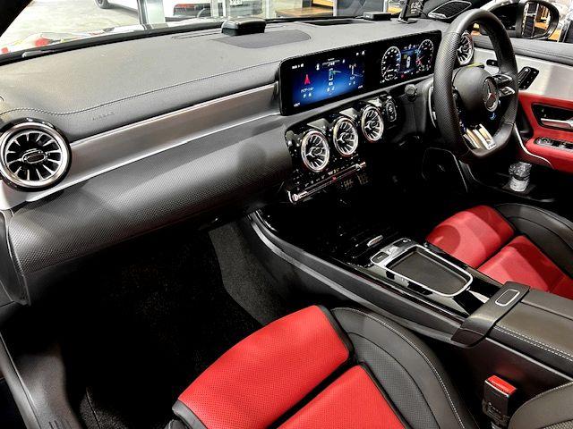 Ａクラス Ａ４５　Ｓ　４マチック＋　フロントプロテクションフィルム・ＡＬＰＩＮＥデジタルインナーミラー・ＡＭＧパフォーマンスＰＫＧ・アドバンスドＰＫＧ・ＡＭＧパフォーマンスシート・サンルーフ・シートヒーター・シートクーラー（9枚目）