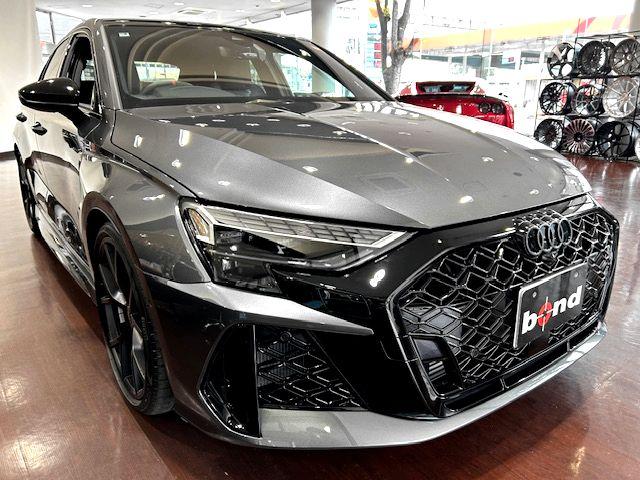 ＲＳ３スポーツバック ベースグレード　ＲＳデザインパッケージレッド・ＲＳスポーツエキゾースト・ＲＳダンピングコントロールサスペンション・サンルーフ・ＳＯＮＯＳサウンド・カラードブレーキキャリパーレッド・シートヒーター・ドラレコ（2枚目）