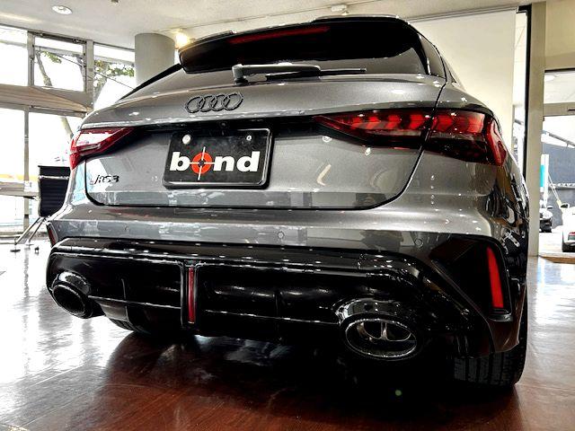 ＲＳ３スポーツバック ベースグレード　ＲＳデザインパッケージレッド・ＲＳスポーツエキゾースト・ＲＳダンピングコントロールサスペンション・サンルーフ・ＳＯＮＯＳサウンド・カラードブレーキキャリパーレッド・シートヒーター・ドラレコ（6枚目）