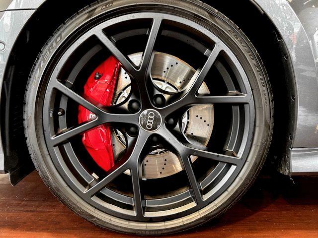 ＲＳ３スポーツバック ベースグレード　ＲＳデザインパッケージレッド・ＲＳスポーツエキゾースト・ＲＳダンピングコントロールサスペンション・サンルーフ・ＳＯＮＯＳサウンド・カラードブレーキキャリパーレッド・シートヒーター・ドラレコ（7枚目）
