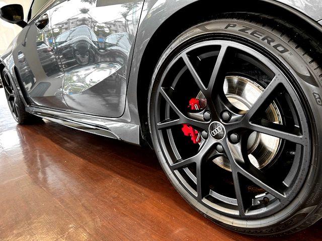 ＲＳ３スポーツバック ベースグレード　ＲＳデザインパッケージレッド・ＲＳスポーツエキゾースト・ＲＳダンピングコントロールサスペンション・サンルーフ・ＳＯＮＯＳサウンド・カラードブレーキキャリパーレッド・シートヒーター・ドラレコ（8枚目）