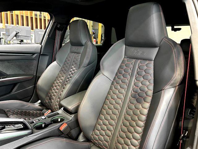 ＲＳ３スポーツバック ベースグレード　ＲＳデザインパッケージレッド・ＲＳスポーツエキゾースト・ＲＳダンピングコントロールサスペンション・サンルーフ・ＳＯＮＯＳサウンド・カラードブレーキキャリパーレッド・シートヒーター・ドラレコ（10枚目）