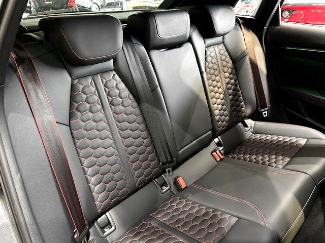 ＲＳ３スポーツバック ベースグレード　ＲＳデザインパッケージレッド・ＲＳスポーツエキゾースト・ＲＳダンピングコントロールサスペンション・サンルーフ・ＳＯＮＯＳサウンド・カラードブレーキキャリパーレッド・シートヒーター・ドラレコ（12枚目）