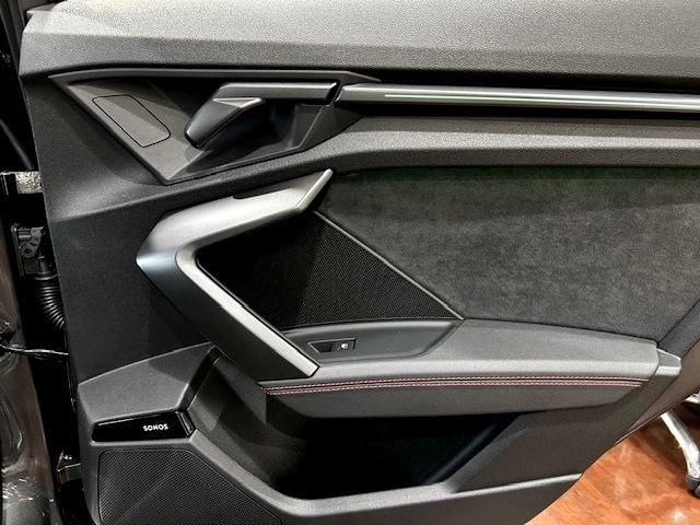 ＲＳ３スポーツバック ベースグレード　ＲＳデザインパッケージレッド・ＲＳスポーツエキゾースト・ＲＳダンピングコントロールサスペンション・サンルーフ・ＳＯＮＯＳサウンド・カラードブレーキキャリパーレッド・シートヒーター・ドラレコ（13枚目）