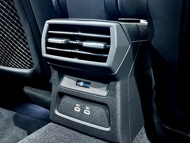 ＲＳ３スポーツバック ベースグレード　ＲＳデザインパッケージレッド・ＲＳスポーツエキゾースト・ＲＳダンピングコントロールサスペンション・サンルーフ・ＳＯＮＯＳサウンド・カラードブレーキキャリパーレッド・シートヒーター・ドラレコ（14枚目）