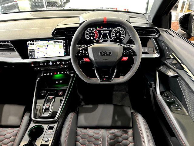 ＲＳ３スポーツバック ベースグレード　ＲＳデザインパッケージレッド・ＲＳスポーツエキゾースト・ＲＳダンピングコントロールサスペンション・サンルーフ・ＳＯＮＯＳサウンド・カラードブレーキキャリパーレッド・シートヒーター・ドラレコ（19枚目）