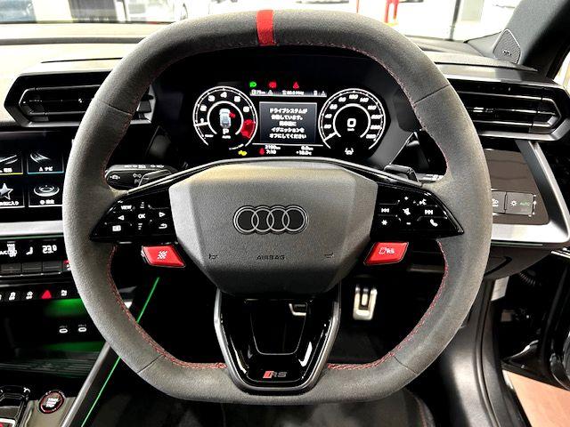 ＲＳ３スポーツバック ベースグレード　ＲＳデザインパッケージレッド・ＲＳスポーツエキゾースト・ＲＳダンピングコントロールサスペンション・サンルーフ・ＳＯＮＯＳサウンド・カラードブレーキキャリパーレッド・シートヒーター・ドラレコ（28枚目）