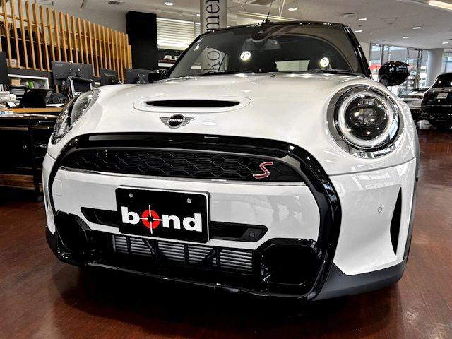 MINI クーパSコンバチブルプレミアムプラPミニユアズトリム MINI Yoursレザーシート・ユニオンジャック幌・ワンオーナー(3枚目)