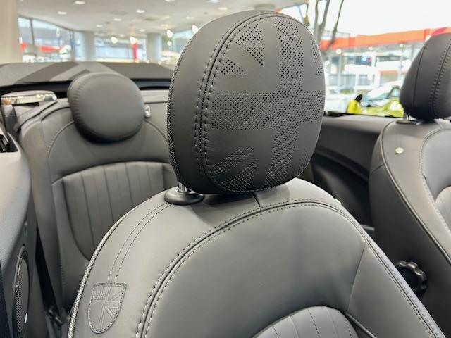 MINI クーパSコンバチブルプレミアムプラPミニユアズトリム MINI Yoursレザーシート・ユニオンジャック幌・ワンオーナー(16枚目)