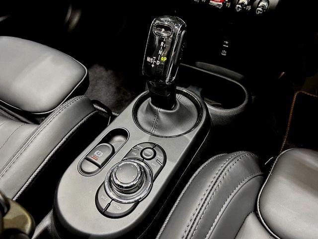 MINI クーパSコンバチブルプレミアムプラPミニユアズトリム MINI Yoursレザーシート・ユニオンジャック幌・ワンオーナー(18枚目)