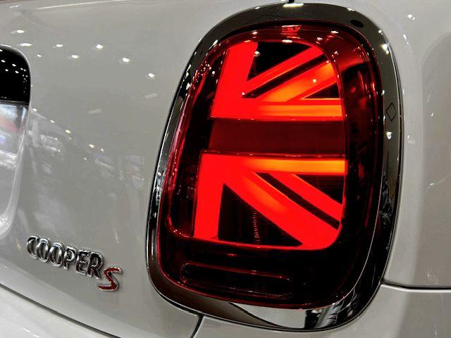 MINI クーパSコンバチブルプレミアムプラPミニユアズトリム MINI Yoursレザーシート・ユニオンジャック幌・ワンオーナー(29枚目)