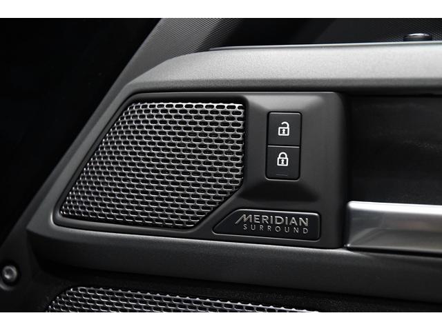 ディフェンダー １１０Ｘ　Ｄ３００　同色ペイント・ワイドトレッドスペーサー・電動サイドステップ・２２インチ５スポークＡＷグロスブラック・アンビエントライトシステム・パノラミックルーフ・シートベンチレーション（14枚目）