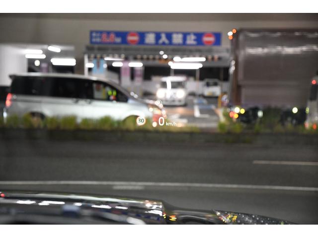 ディフェンダー １１０Ｘ　Ｄ３００　同色ペイント・ワイドトレッドスペーサー・電動サイドステップ・２２インチ５スポークＡＷグロスブラック・アンビエントライトシステム・パノラミックルーフ・シートベンチレーション（31枚目）