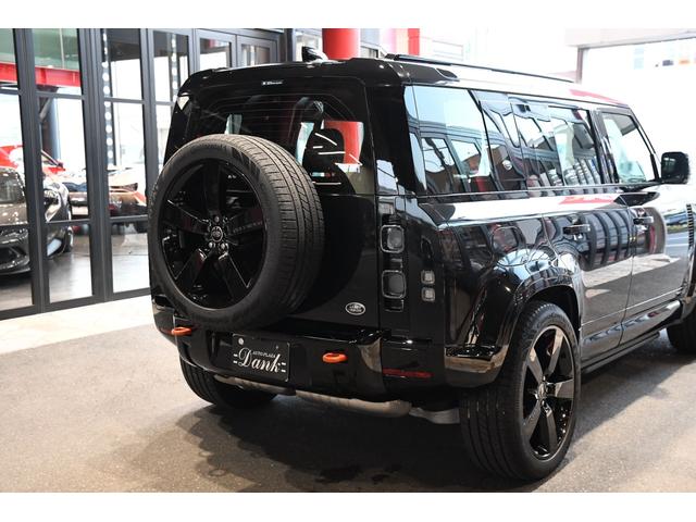 ディフェンダー １１０Ｘ　Ｄ３００　同色ペイント・ワイドトレッドスペーサー・電動サイドステップ・２２インチ５スポークＡＷグロスブラック・アンビエントライトシステム・パノラミックルーフ・シートベンチレーション（45枚目）
