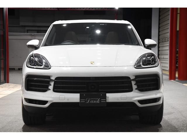 ディーラー車・１オーナー・１３９００ｋｍ・右ハンドル・外装色　キャララホワイトメタリック・内装色　ブラック／モハーベベージュ