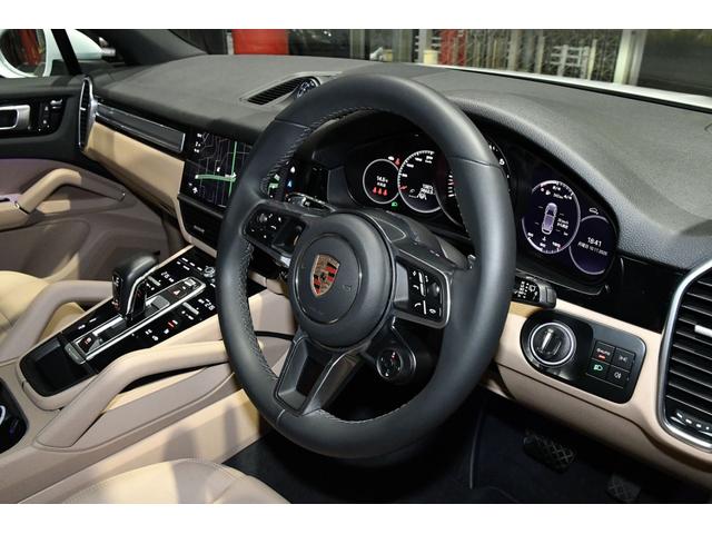 アクティブレーンキープアシスト・レーンチェンジアシスト・ソフトクローズドア・アンビエントライト・ポルシェエントリー＆ドライブ