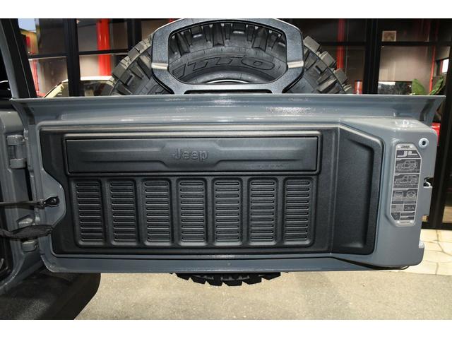 ジープ・ラングラーアンリミテッド ルビコン　ＳＫＹホイール１７インチ＆背面・タイヤ３５×１２．５・ラフカントリー２．５インチリフトアップキット・ルビコンスチールバンパー・ルビコンリアスチールバンパー（12枚目）