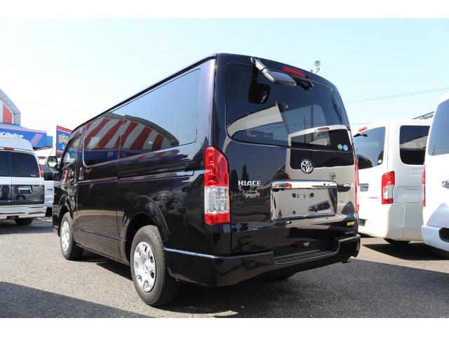 ダークプライム 2,0G 2WD 3列シート 5ナンバー乗用(3枚目)