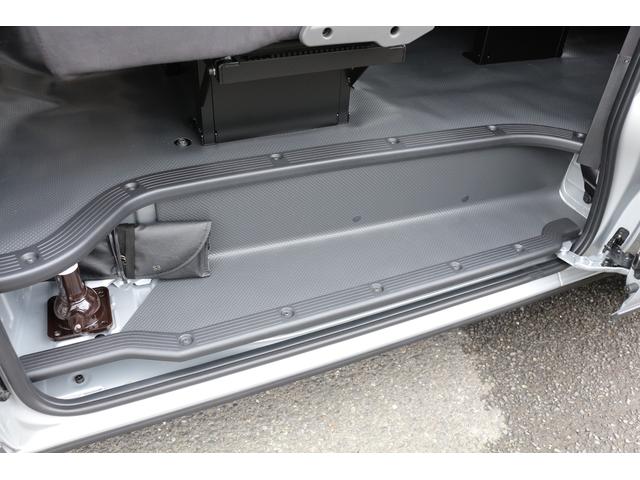 2.8DT 2WD DX GLパッケージ 10人乗 乗用登録(28枚目)