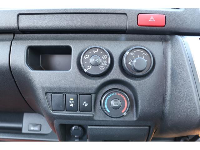 2800DT 4WD 10人乗り 3ナンバー乗用登録(19枚目)