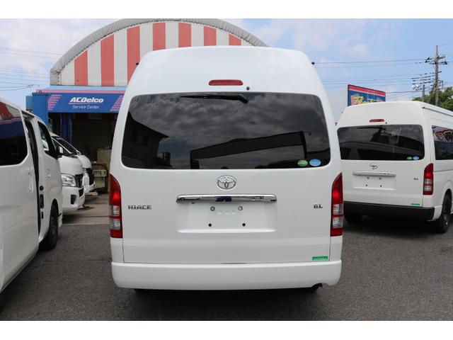 10人乗り 3ナンバー乗用登録 2,8DT 2WD(4枚目)