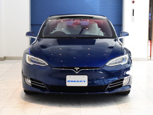 モデルＳ １００Ｄ　ホワイトプレミアムレザーインテリア　ガラスルーフ　ステアリングヒーター　全席シートヒーター　セントリーモード（2枚目）
