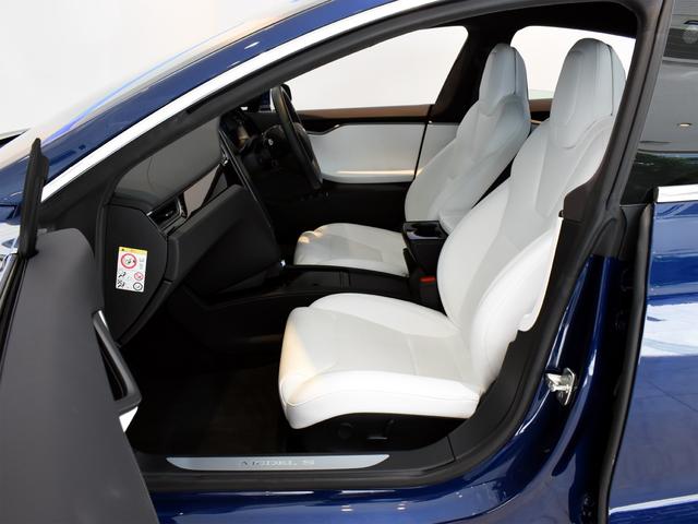 モデルＳ １００Ｄ　ホワイトプレミアムレザーインテリア　ガラスルーフ　ステアリングヒーター　全席シートヒーター　セントリーモード（17枚目）