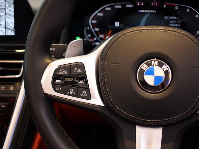 ８シリーズ Ｍ８５０ｉ　ｘＤｒｉｖｅカブリオレ　ミネラルホワイト　黒赤レザー　ＢｏｗｅｒｓＷｉｌｋｉｎｓ　シートヒーター　ベンチレーション　エアスカーフ（10枚目）