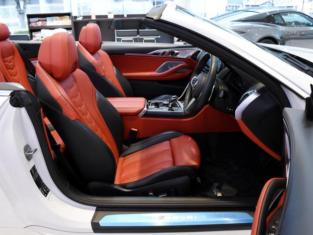 ８シリーズ Ｍ８５０ｉ　ｘＤｒｉｖｅカブリオレ　ミネラルホワイト　黒赤レザー　ＢｏｗｅｒｓＷｉｌｋｉｎｓ　シートヒーター　ベンチレーション　エアスカーフ（13枚目）