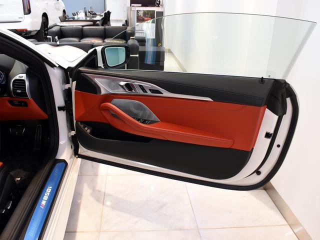 ８シリーズ Ｍ８５０ｉ　ｘＤｒｉｖｅカブリオレ　ミネラルホワイト　黒赤レザー　ＢｏｗｅｒｓＷｉｌｋｉｎｓ　シートヒーター　ベンチレーション　エアスカーフ（16枚目）