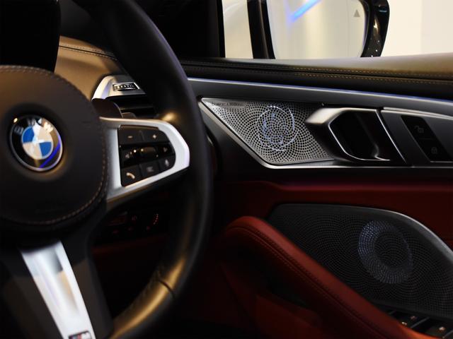 ８シリーズ Ｍ８５０ｉ　ｘＤｒｉｖｅカブリオレ　ミネラルホワイト　黒赤レザー　ＢｏｗｅｒｓＷｉｌｋｉｎｓ　シートヒーター　ベンチレーション　エアスカーフ（20枚目）