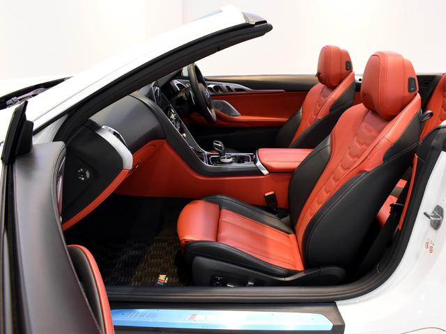 ８シリーズ Ｍ８５０ｉ　ｘＤｒｉｖｅカブリオレ　ミネラルホワイト　黒赤レザー　ＢｏｗｅｒｓＷｉｌｋｉｎｓ　シートヒーター　ベンチレーション　エアスカーフ（23枚目）