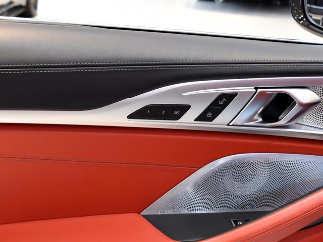 ８シリーズ Ｍ８５０ｉ　ｘＤｒｉｖｅカブリオレ　ミネラルホワイト　黒赤レザー　ＢｏｗｅｒｓＷｉｌｋｉｎｓ　シートヒーター　ベンチレーション　エアスカーフ（27枚目）